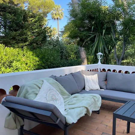 Dans Grand Jardin Provencal * Antibes